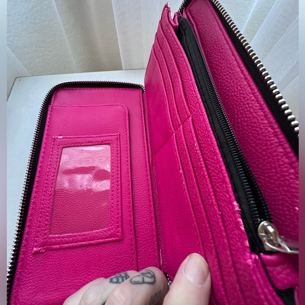 NWOT!! Betsey Johnson Black Multicolor Heart Wallet - Picture 10 of 10